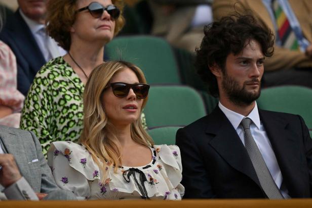 Sienna Miller und Oli Green besuchen ein Tennismatch in Wimbledon.