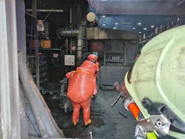 Feuerwehr bei der Arbeit.