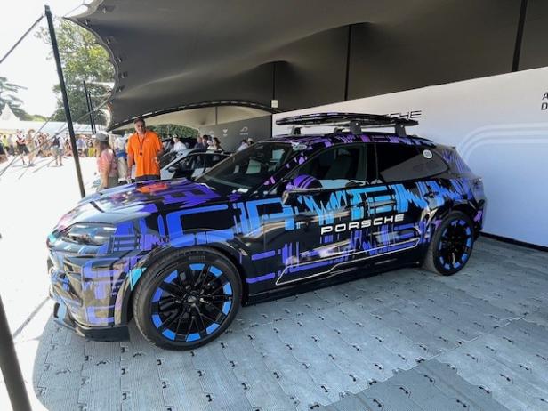 Im Tarnkleid: Der neue Cayenne Electric zeigte sich noch verhalten.