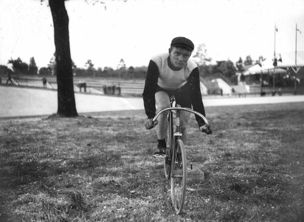 Henri Cornet, French racing cyclist. Henri Cornet war 1904 mit 19 Jahren der jüngste Sieger der Tour de France