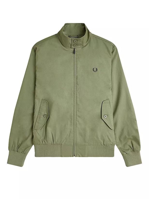 Eine hellgrüne Fred Perry Jacke mit Reißverschluss und dem typischen Lorbeerkranz-Logo.