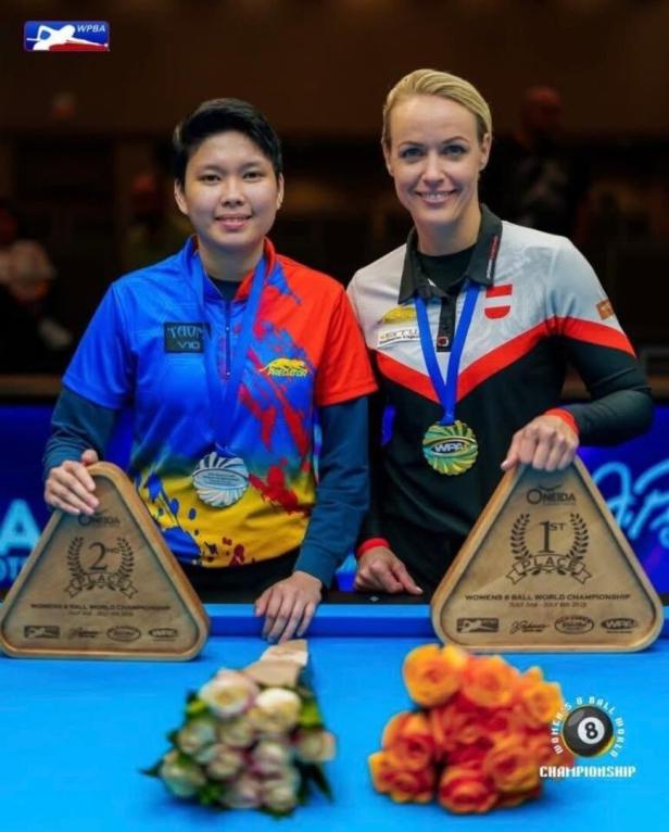 Jasmin Ouschan (r.) mit WM-Gold).