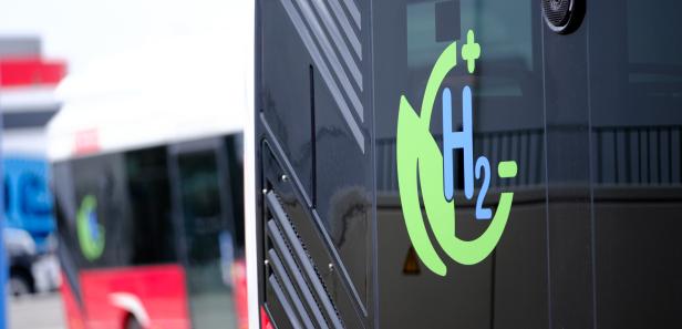 Medientermin Wiener Linien „Neue Batterie-Wasserstoff-Busflotte in Wien angekommen“.