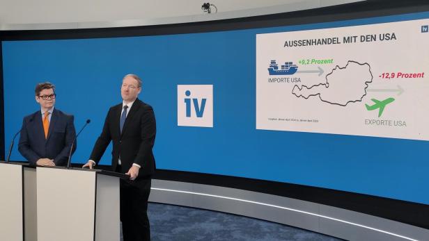 Industriellenvereinigung-Generalsekretär Christoph Neumayer und IV-Chefökonom Christian Helmenstein stellen den IV-Konjunkturbarometer des zweiten Quartals 2025 vor. Industriellenvereinigung-Generalsekretär Christoph Neumayer und IV-Chefökonom Christian Helmenstein stellen den IV-Konjunkturbarometer des zweiten Quartals 2025 vor.