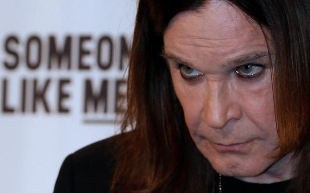 Ozzy Osbourne ist im Alter von 76 Jahren gestorben FILE PHOTO: Ozzy Osbourne poses after performing during the 2014 MTV Europe Music Awards at the SSE Hydro Arena in Glasgow