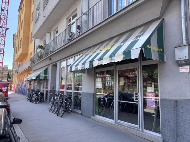 Heinz Csarmanns Geschäft war 1985 das erste in Wien mit gebrauchten Fahrrädern. Heinz Csarmanns Geschäft war 1985 das erste in Wien mit gebrauchten Fahrrädern.