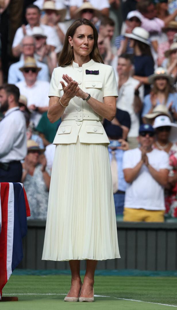 Catherine, Princess of Wales, klatscht bei einem Auftritt in Wimbledon.