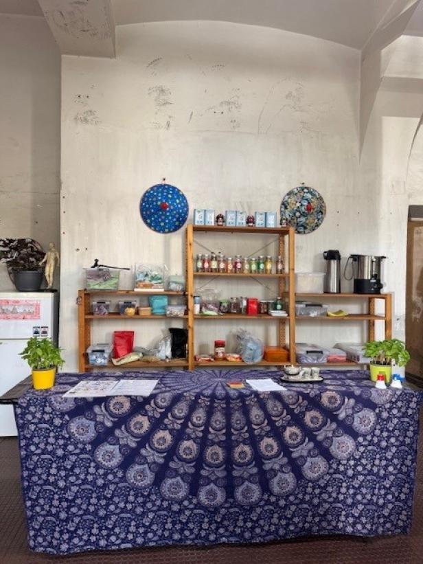 Aus einer alten Lagerhalle wurde ein Teeraum geschaffen