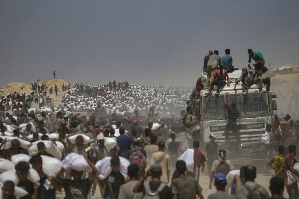 Aid enters Gaza Strip after Israel announces daily pause of hostilities Aid enters Gaza Strip after Israel announces daily pause of hostilities
