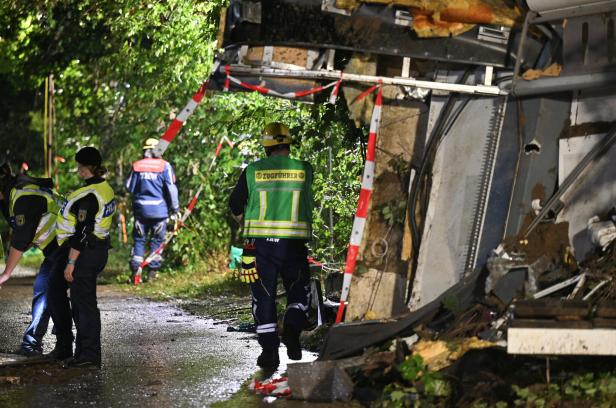 Passenger train derailed in southwestern Germany Ein Personenzug ist in Südwestdeutschland entgleist.