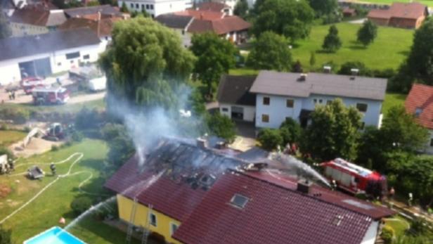 Explosionsgefahr bei Feuer neben Tankstelle