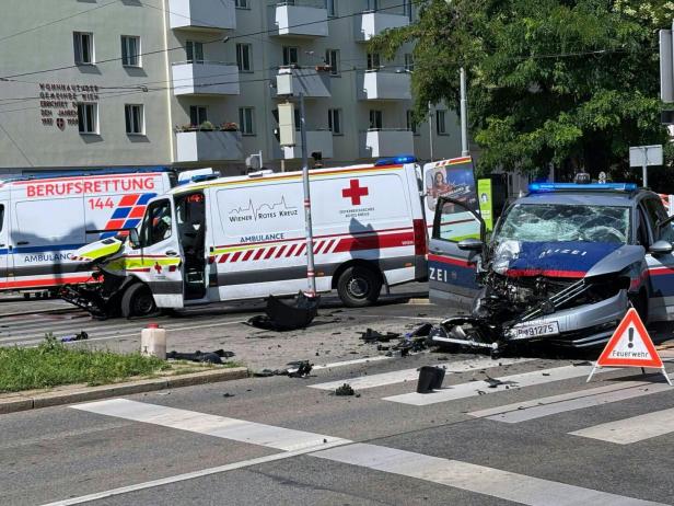 WIEN: VERLETZTE BEI ZUSAMMENSTOSS VON STREIFENWAGEN MIT RETTUNGSAUTO WIEN: VERLETZTE BEI ZUSAMMENSTOSS VON STREIFENWAGEN MIT RETTUNGSAUTO