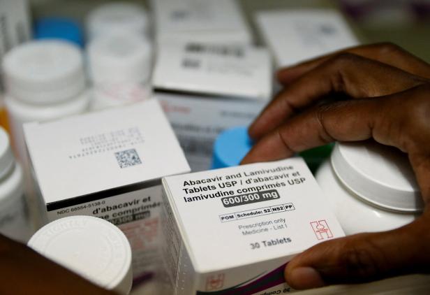 Kenyan HIV patients fear death as U.S. aid cuts strand HIV drugs in warehouse, in Nairobi Kenianische HIV-Patienten befürchten den Tod, da US-Hilfskürzungen HIV-Medikamente in einem Lagerhaus in Nairobi stranden lassen.