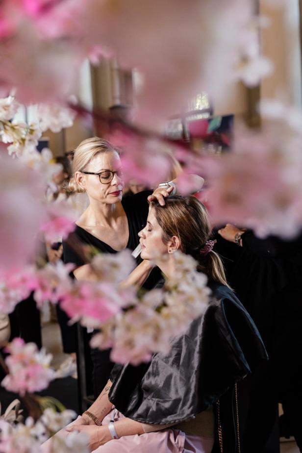 Make-up Station 