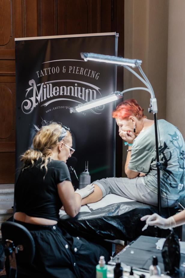 TattookünstlerInnen vor Ort