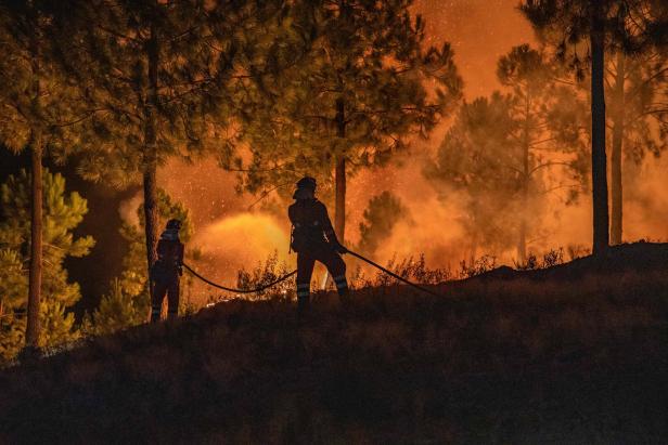 TOPSHOT-SPAIN-ENVIRONMENT-FIRE