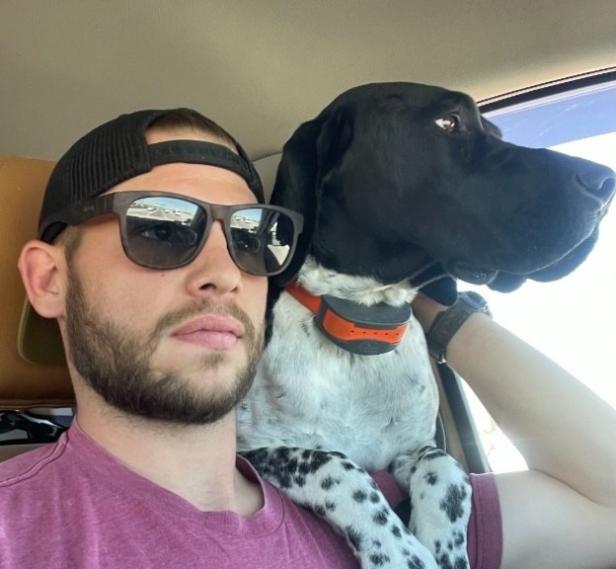 Jake Schmitt mit seinem Hund "Buddy"