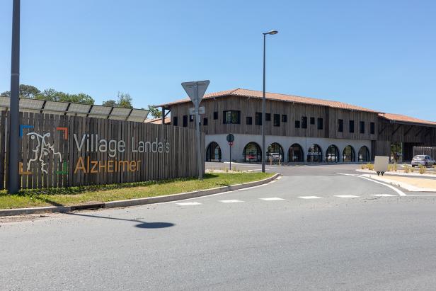 Eingang zum Alzheimerdorf in Dax, Frankreich