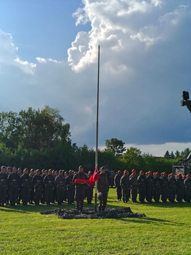 Soldaten bei der Angelobung in Großharras.