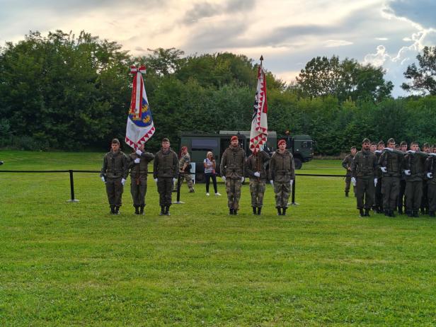 Soldaten bei der Angelobung in Großharras.
