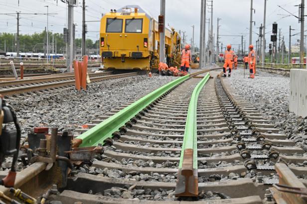 ++ THEMENBILD ++ ÖBB - ERSTE WASSERSTOFFBASIERTE SCHIENE DER VOESTALPINE WIRD IM ZUGE DES VIERGLEISIGEN AUSBAUS VERLEGT ++ THEMENBILD ++ ÖBB - ERSTE WASSERSTOFFBASIERTE SCHIENE DER VOESTALPINE WIRD IM ZUGE DES VIERGLEISIGEN AUSBAUS VERLEGT