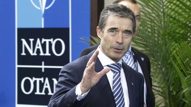 REUTERSNATO Secretary-General Anders Fogh Rasmussen arrives at the NATO Summit in Chicago, May 21, 2012. REUTERS/Jeff Haynes (UNITED STATES - Tags: POLITICS MILITARY)