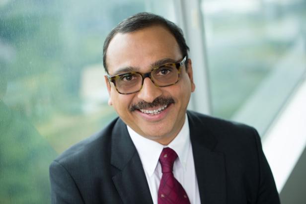 Lenzing-CEO Rohit Aggarwal fährt seit September 2024 einen eisernen Sparkurs beim Faserhersteller.