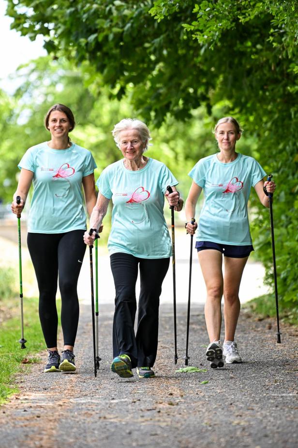 Teilnehmerinnen des NÖ Frauenlaufs beim Nordic Walking