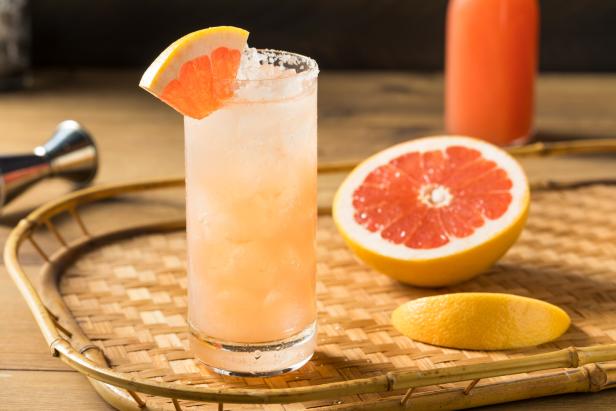 Erfrischende Tequila-Grapefruit-Paloma mit Alkohol.