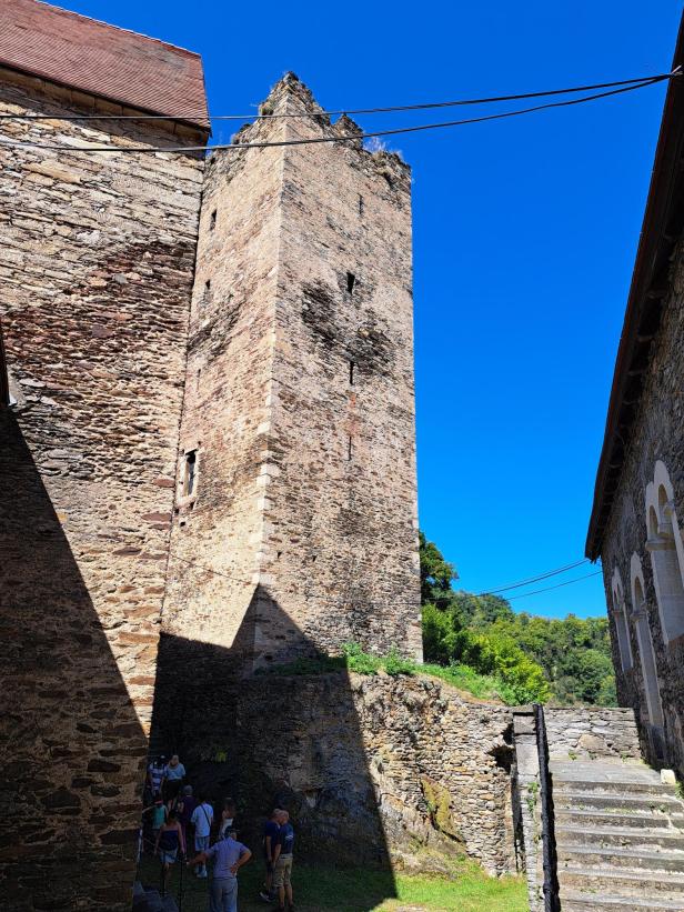 Burg Hardegg - einer von zwei Türmen der Burgfeste Burg Hardegg - einer von zwei Türmen der Burgfeste