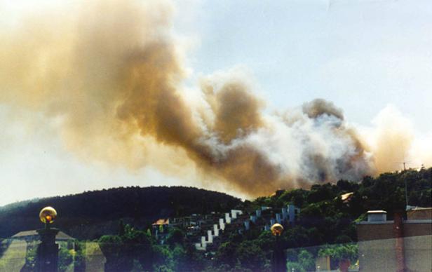 Rauch über Mödling 46-217750471