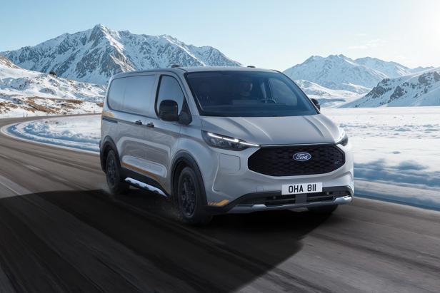 e-transit_custom_trail_awd_1_72dpi.jpg