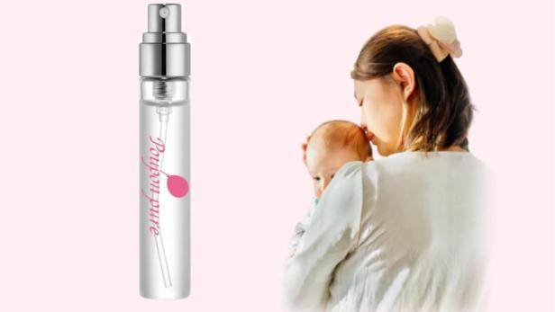 Frau riecht an Babyköpfchen