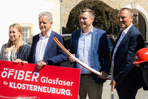Spatenstich Glasfaser