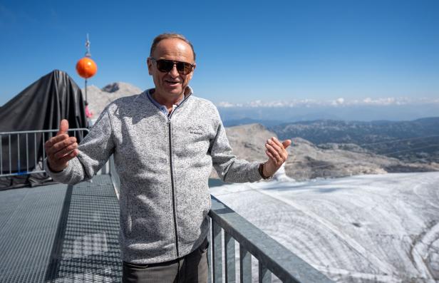 PRESSEFAHRT LAND OBERÖSTERREICH "ZU WENIG SCHNEE, ZU VIEL HITZE: REKORDSCHWUND AM HALLSTÄTTER GLETSCHER DROHT" ++ ACHTUNG SPERRFRIST: MITTWOCH, 20. AUGUST 2025, 14:00 UHR ++