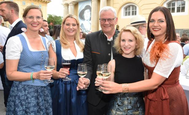 Gruppenfoto der Eröffnung der Wein- und Genusstage in Eisenstadt