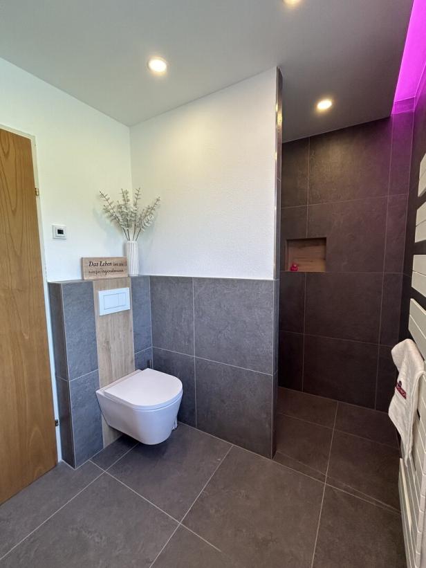 modernes Badezimmer