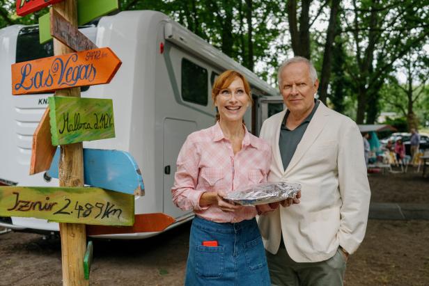 Andrea Sawatzki mit Filmehemann Axel Milberg in „Familie Bundschuh – Wir machen Camping“.