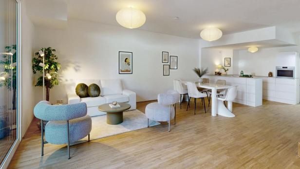 Modernes Apartment mit einem offenen Wohn-, Ess- und Küchenbereich, hell und einladend gestaltet.
