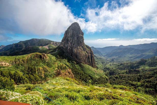 Blick auf eine Berglandschaft auf der Insel La Gomera.
