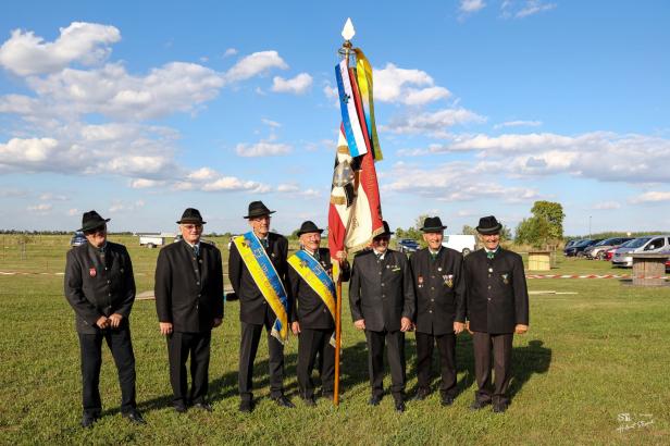 „Friedens- und Freiheitsfeier Großharras“.