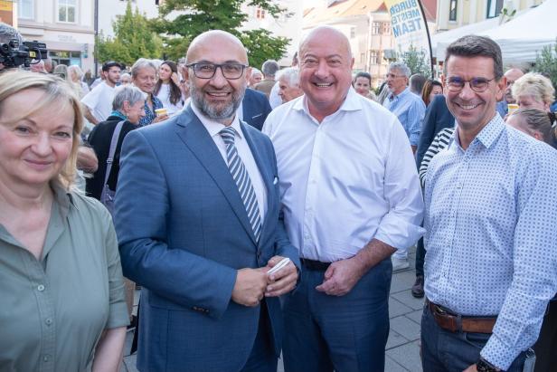 Christian Stocker mit der Spitalsführung von Wiener Neustadt.