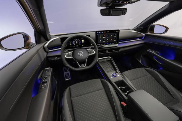 Das Cockpit des neuen VW T-Roc präsentiert sich mit klaren Strukturen.