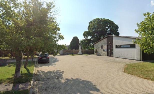 Der Friedhof von Parndorf von außen