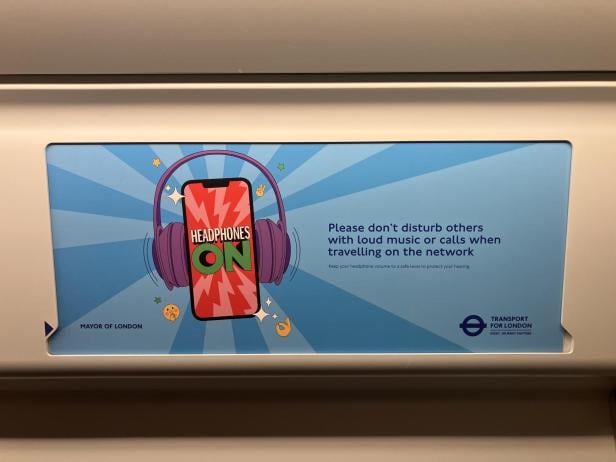 Werbung der Londoner Verkehrsbetriebe gegen Kopfhörer-Verweigerer