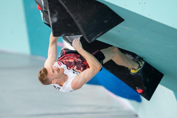 OLYMPIA 2024 - KLETTERN - BOULDER/LEAD: FINALE BOULDER: SCHUBERT (AUT) OLYMPIA 2024 - KLETTERN - BOULDER/LEAD: FINALE BOULDER: SCHUBERT (AUT)