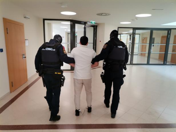 IS Prozess Wien Angeklagter wird wieder abgeführt.
