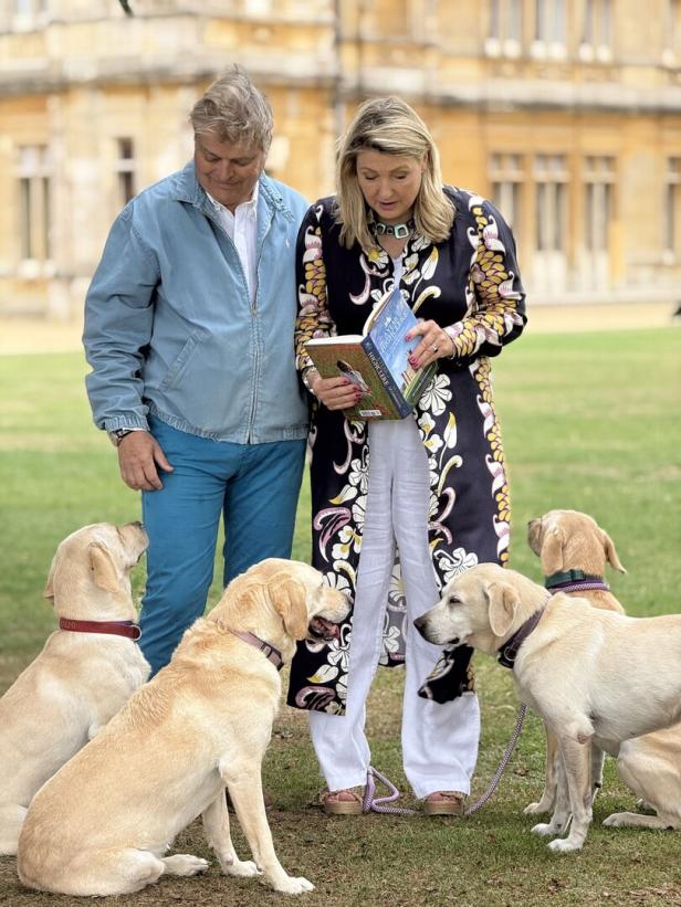 Highclere Castle Lady Carnarvon mit ihrer Familie.