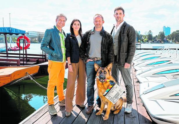 Maximilian Brückner, Ferdinand Seebacher, Doris Golpashin und Alfred Dorfer neues Kommissar Rex-Team dreht in Wien Maximilian Brückner, Ferdinand Seebacher, Doris Golpashin und Alfred Dorfer neues Kommissar Rex-Team dreht in Wien