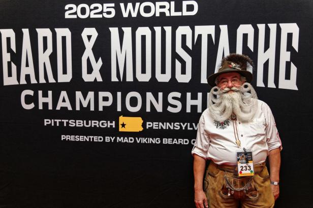 Norbert Topf aus Lilienfeld (NÖ) wurde bei der Bart-Weltmeisterschaft 2025 in Pittsburgh Vize-Weltmeister in der Kategorie „Kinnbart Freestyle“.
